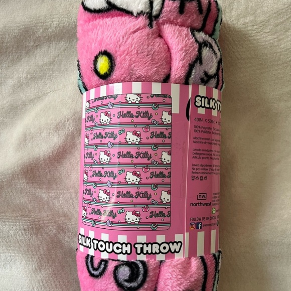 2/$20 ✨NWT Hello Kitty Blanket Throw Pink Music Notes - Picture 3 of 5